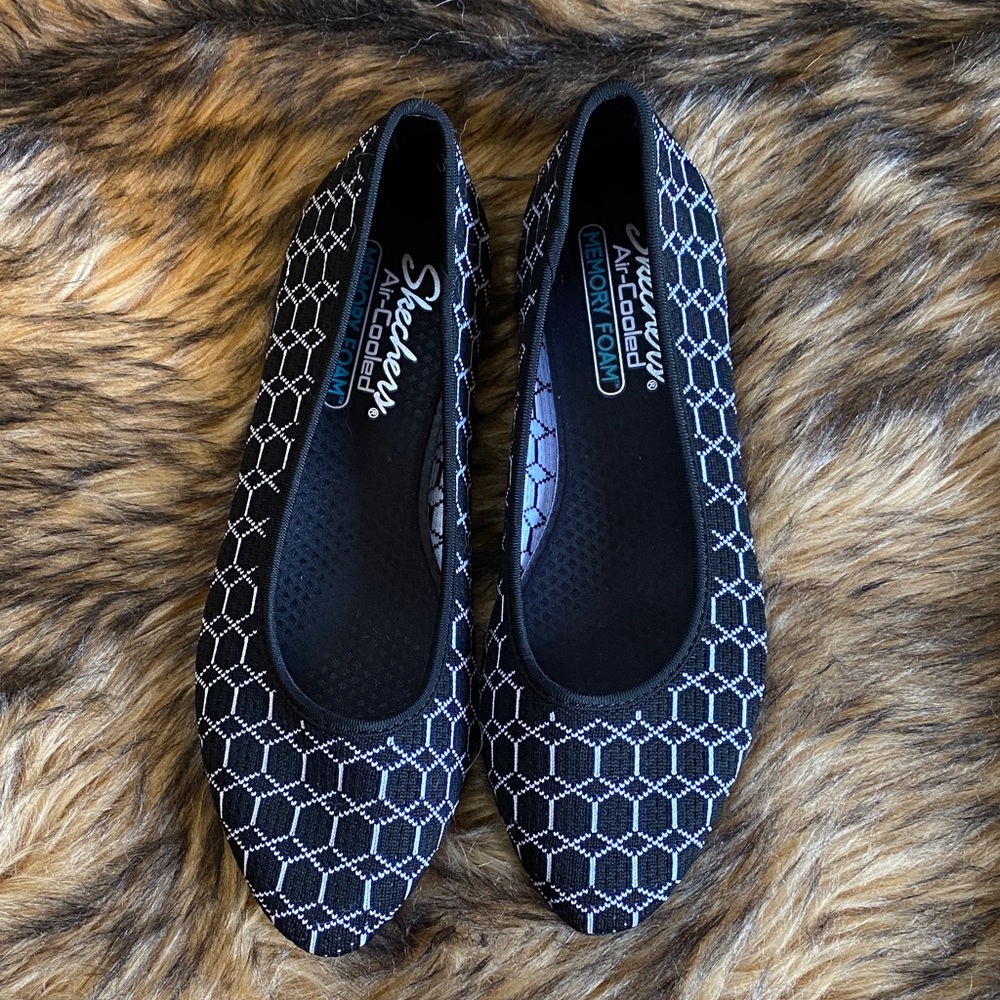 Skechers Women's Black and White Cleo Patterned Loafers